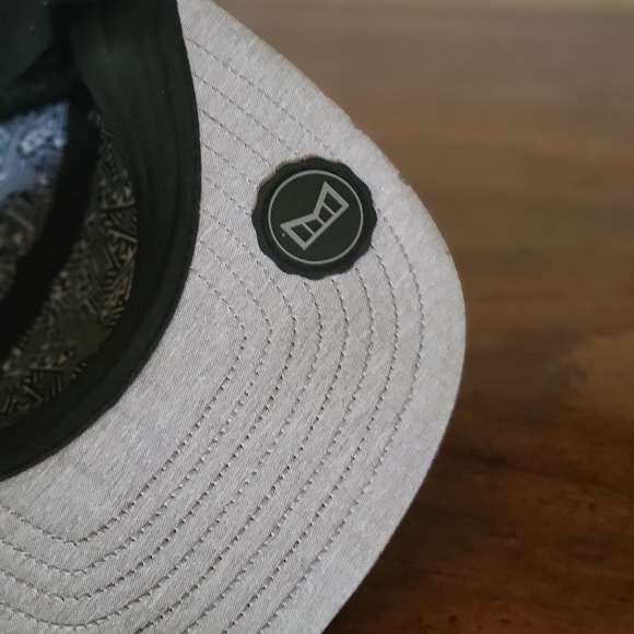 MELIN - Trenches Icon Hydro- Performance Snapback Hat- classic size - Picture 6 of 7